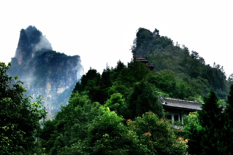 光霧山—諾水河世界地質公園、光霧山—諾水河國家級風景名勝區金童山